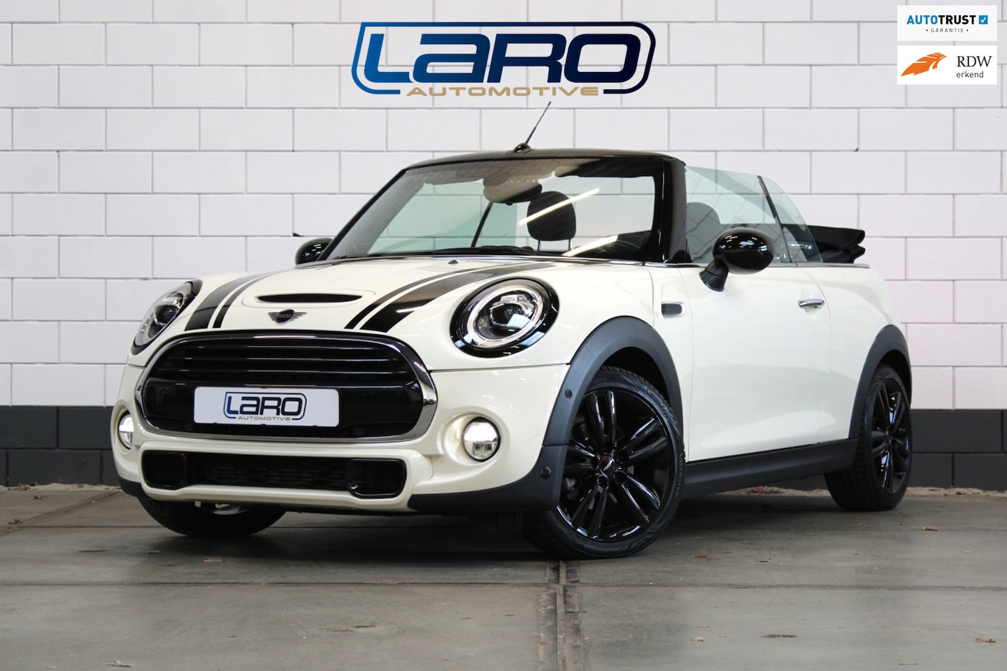 MINI Cabrio - 1.5 Cooper 136 pk Aut. | JCW H&K LED CarPlay Cruise Climate - AutoWereld.nl