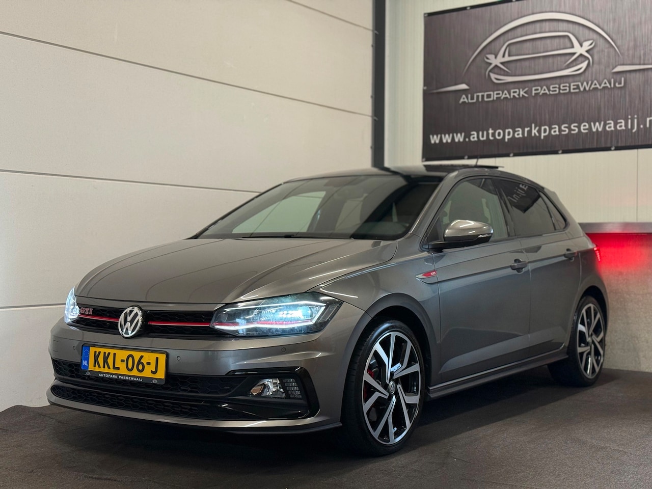 Volkswagen Polo - 2.0 TSI GTI Pano, ACC, Virtual Cockpit, Apple Carplay, LED, Achteruitrijcamera, Stoelverwa - AutoWereld.nl