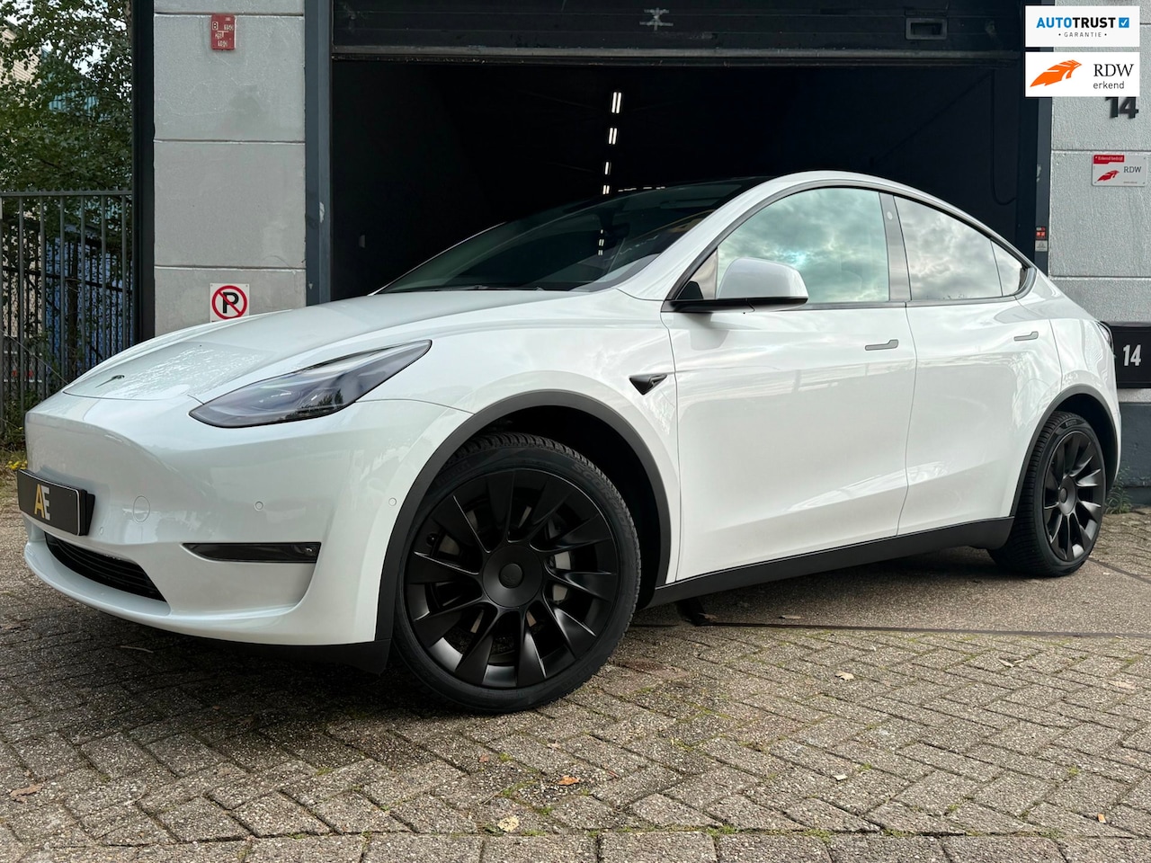 Tesla Model Y - Long Range AWD 75 kWh | Elektrisch | 2022 | Panoramadak | Premium Audio | Keyless | Verwar - AutoWereld.nl