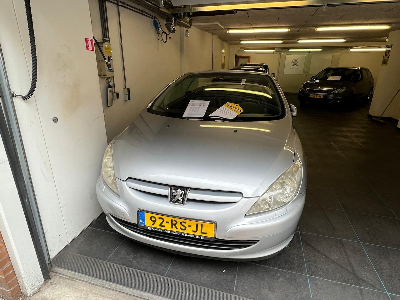 Peugeot 307 CC - 2.0-16V Peugeot 307 CC 2.0 16V Cabriolet Zilver Grijs 3-Deurs - AutoWereld.nl