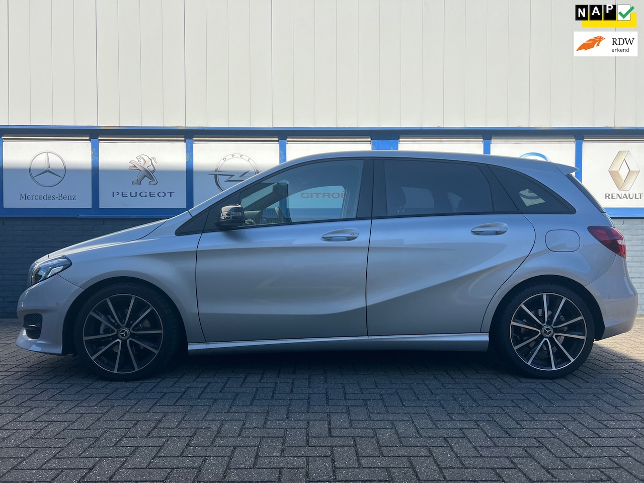 Mercedes-Benz B-klasse - 180 Activity Edition AUTOMAAT 2017 51000KM 16950EU - AutoWereld.nl