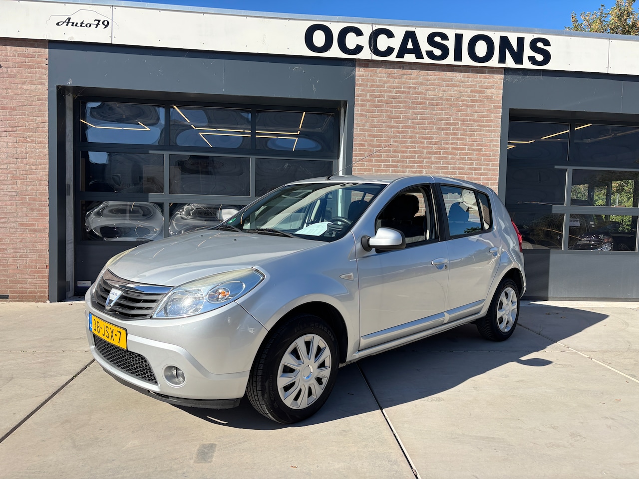 Dacia Sandero - 1.2 Lauréate | Org-NL auto. Airco. Stuurbekr. APK. Onderhouden. - AutoWereld.nl