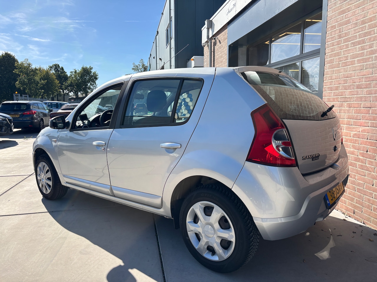 Dacia Sandero - 1.2 Lauréate | Org-NL auto. Airco. Stuurbekr. APK. Onderhouden.