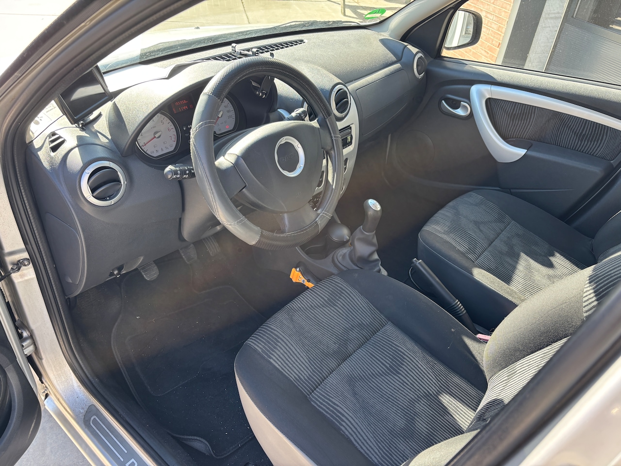 Dacia Sandero - 1.2 Lauréate | Org-NL auto. Airco. Stuurbekr. APK. Onderhouden.