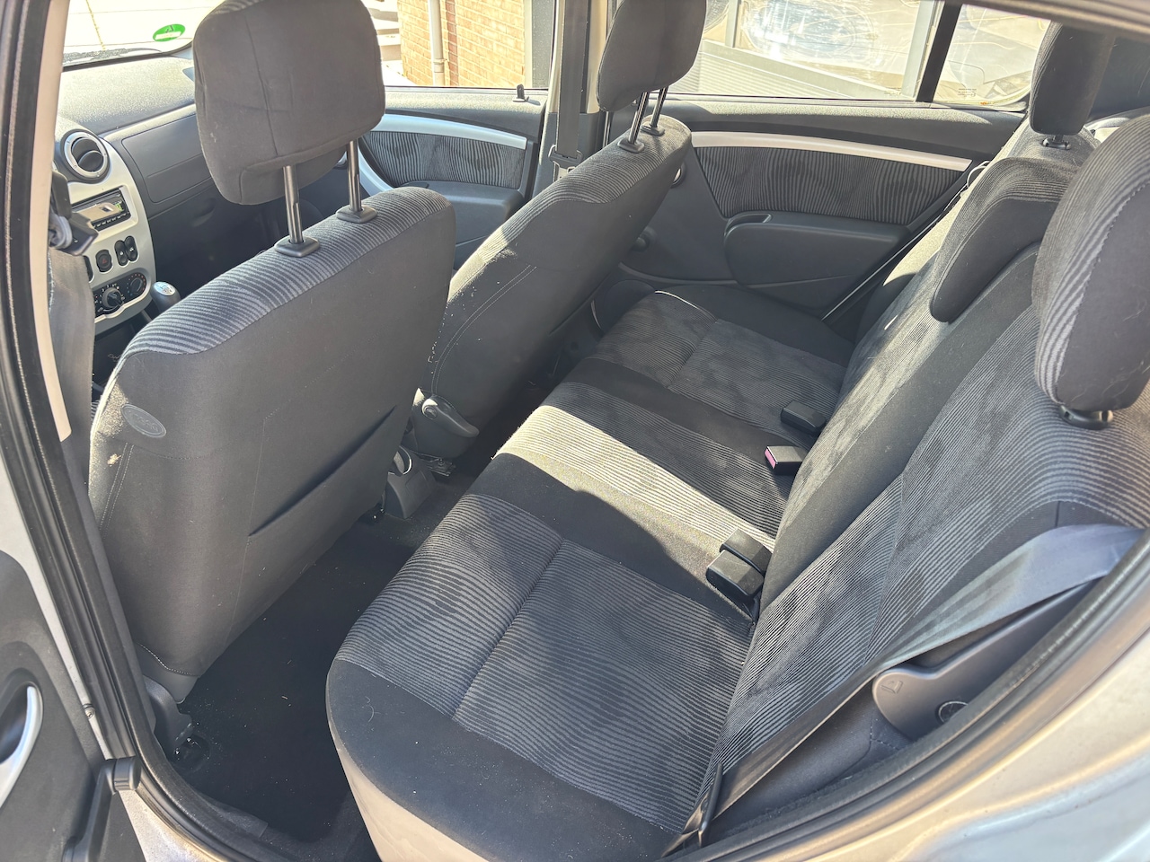 Dacia Sandero - 1.2 Lauréate | Org-NL auto. Airco. Stuurbekr. APK. Onderhouden.
