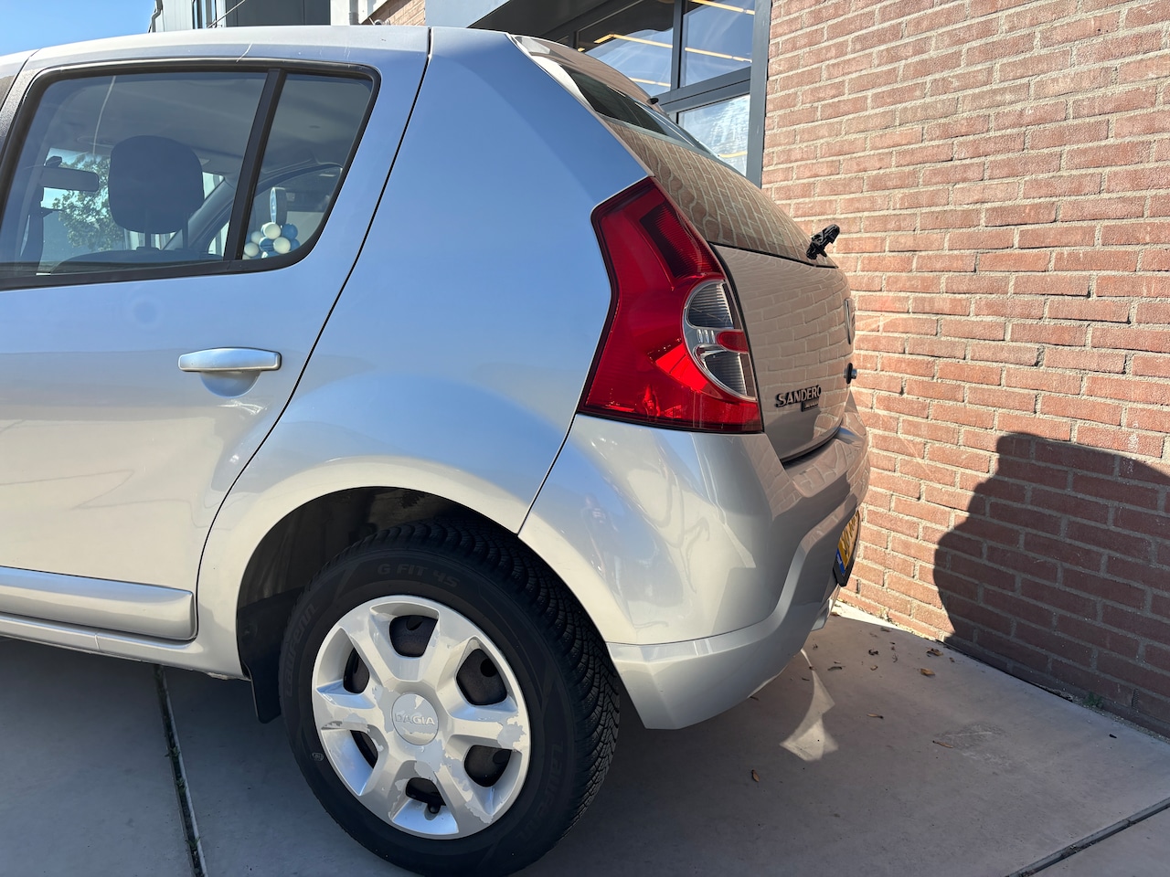 Dacia Sandero - 1.2 Lauréate | Org-NL auto. Airco. Stuurbekr. APK. Onderhouden.