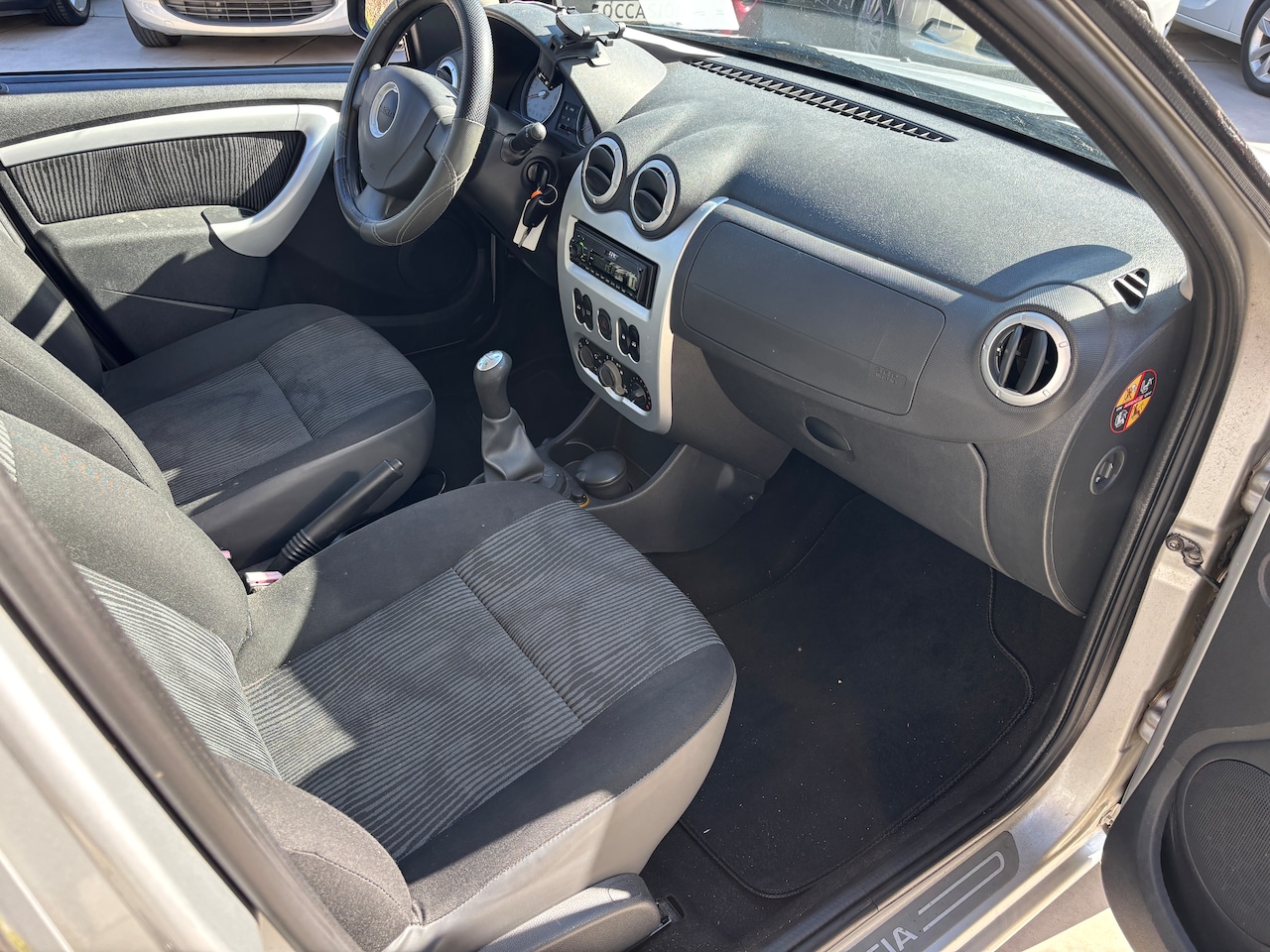 Dacia Sandero - 1.2 Lauréate | Org-NL auto. Airco. Stuurbekr. APK. Onderhouden.