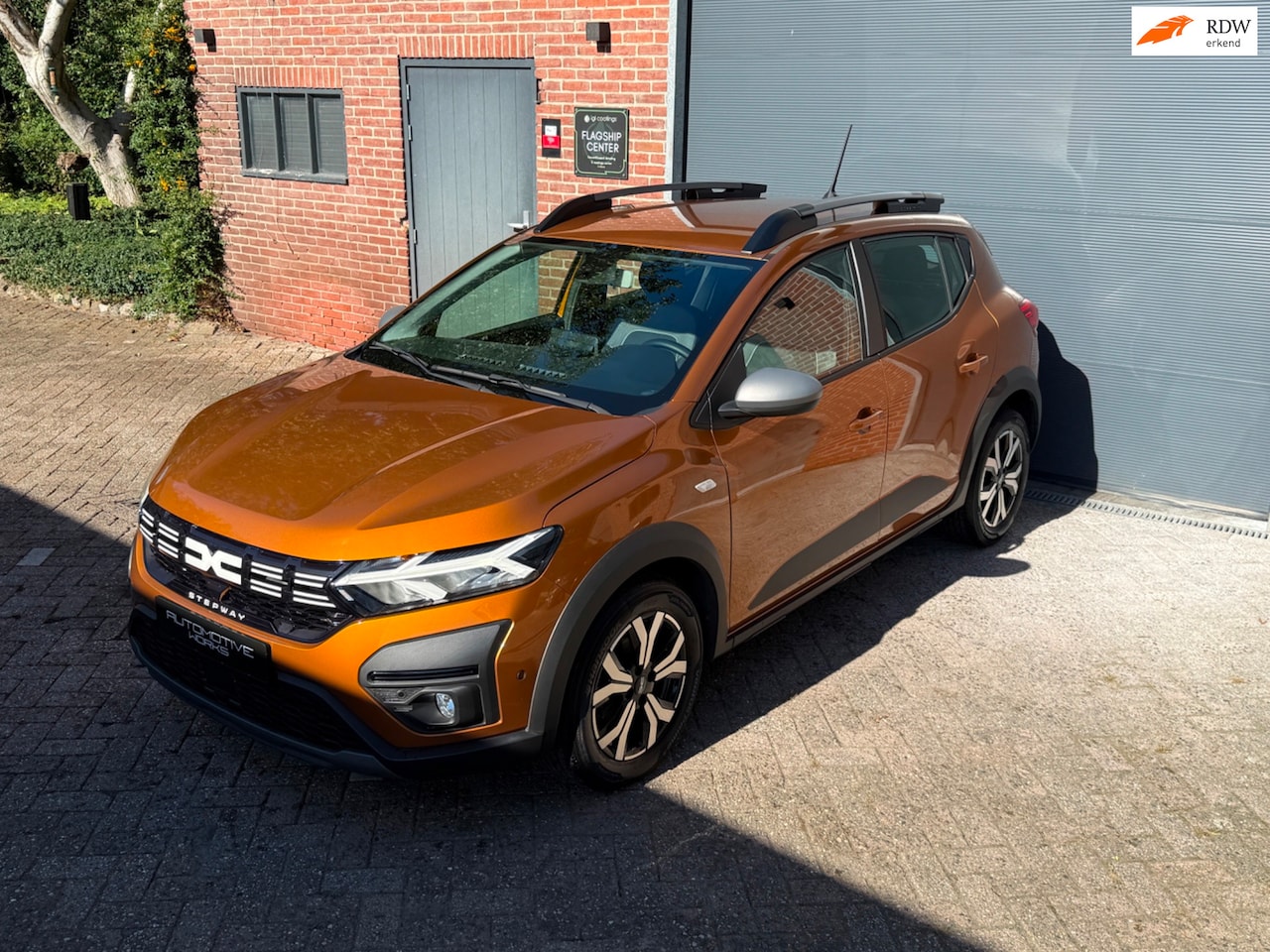 Dacia Sandero Stepway - 1.0 TCe 100 ECO-G Expression+ l Weinig kilometers l Volle uitvoering l Benzine en LPG - AutoWereld.nl