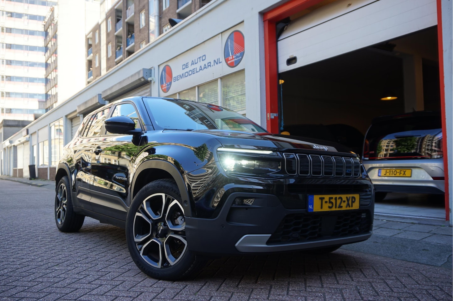Jeep Avenger - Black Edition 54 kWh | Sfeer | Apple | 360 | Adaptive + lane | Navi | Stoelverwarming | NL - AutoWereld.nl