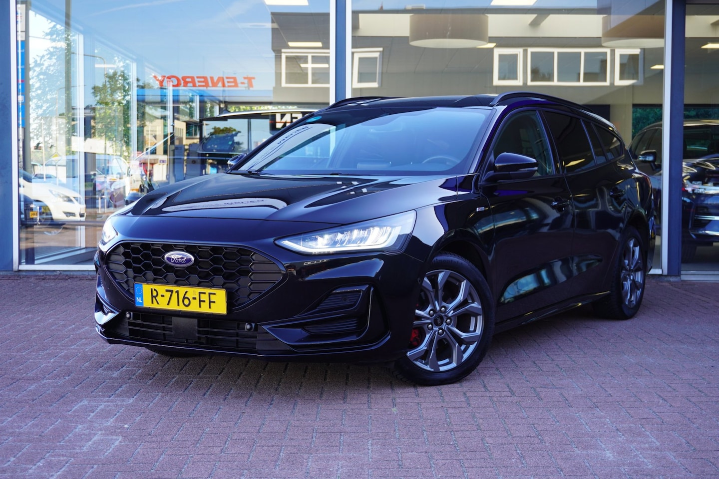 Ford Focus Wagon - 1.0 EcoBoost Hybrid ST Line Style | Airco | Navigatie | Carplay | Elek. pakket | 2022 | In - AutoWereld.nl