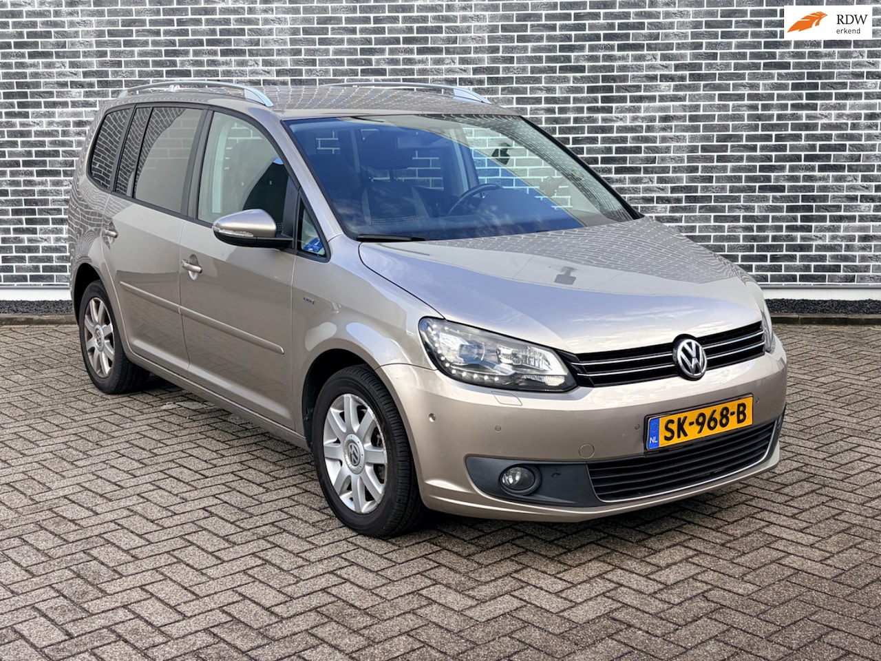 Volkswagen Touran - 2.0 TDI Highline 7p. RIJDTSUPER/AUTOMAAT/XENON - AutoWereld.nl
