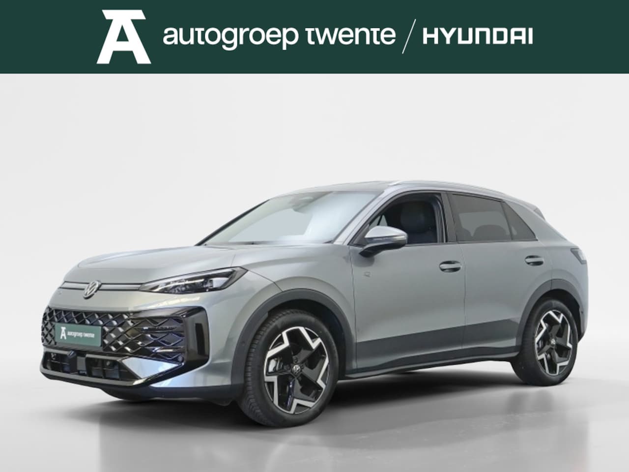 Volkswagen T-Roc - 1.5 eTSI R-Line | Elek. Trekhaak | Stuur-/stoelverwarming | Verlichte logo's - AutoWereld.nl
