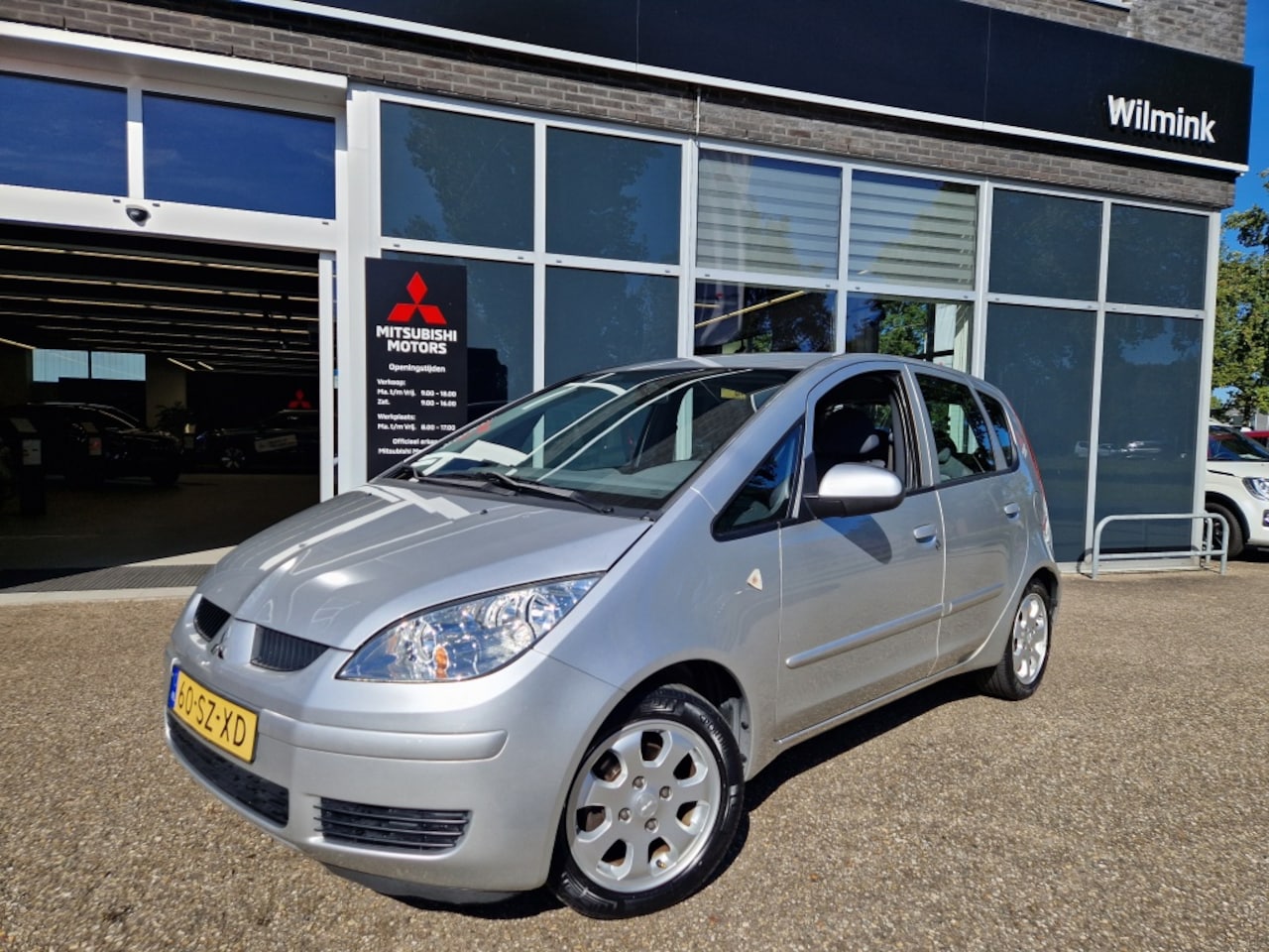 Mitsubishi Colt - 1.3i Invite Bennie Wilmink onderhouden Colt - AutoWereld.nl
