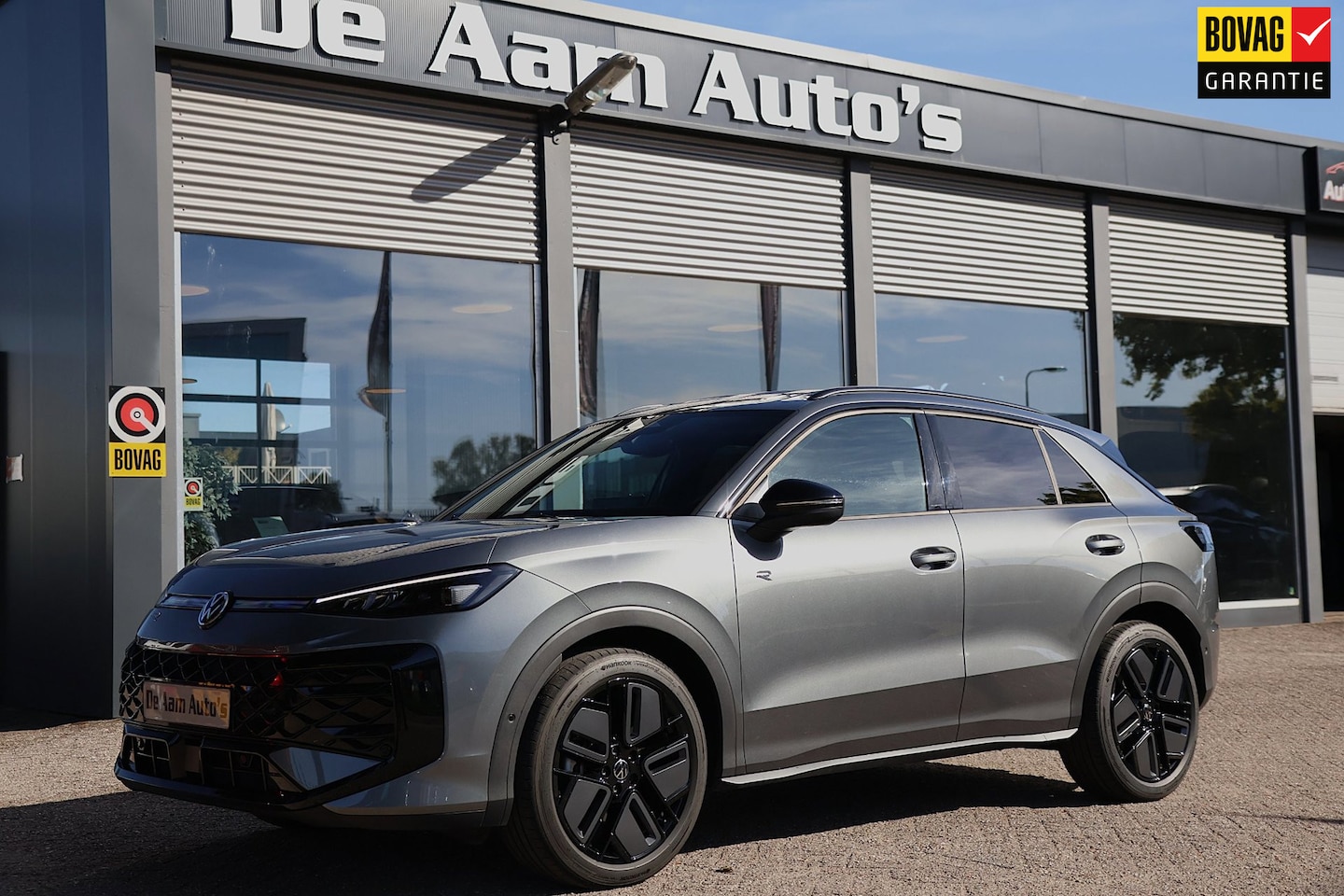 Volkswagen T-Roc - 1.5 e-TSI R-Line Black Edition 19 Inch Acc Winterpakket - AutoWereld.nl