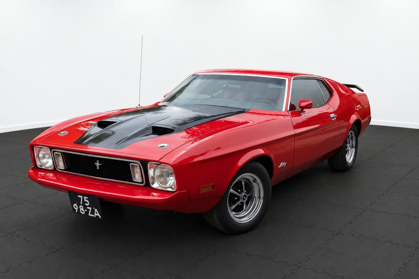 Ford Mustang - USA 5.7 B8 Mach l Sport - AutoWereld.nl