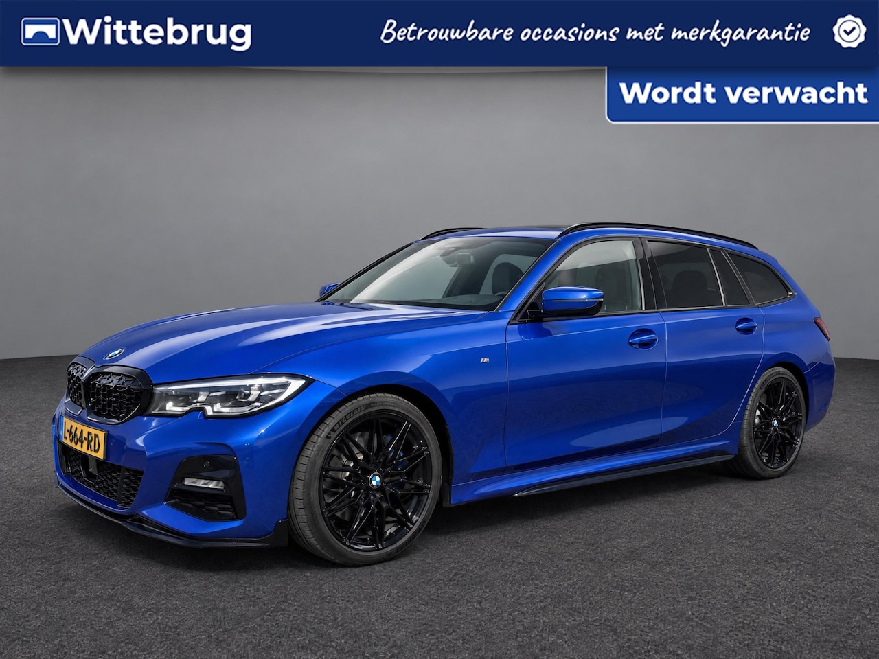 BMW 3-serie Touring - 330i High Executive / Pano / Navigatie / App connect / Dodehoek herkenning / Lichtmetaal 1 - AutoWereld.nl