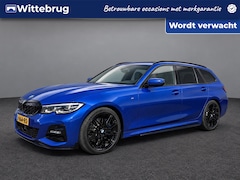 BMW 3-serie Touring - 330i High Executive / Pano / Navigatie / App connect / Dodehoek herkenning / Lichtmetaal 1