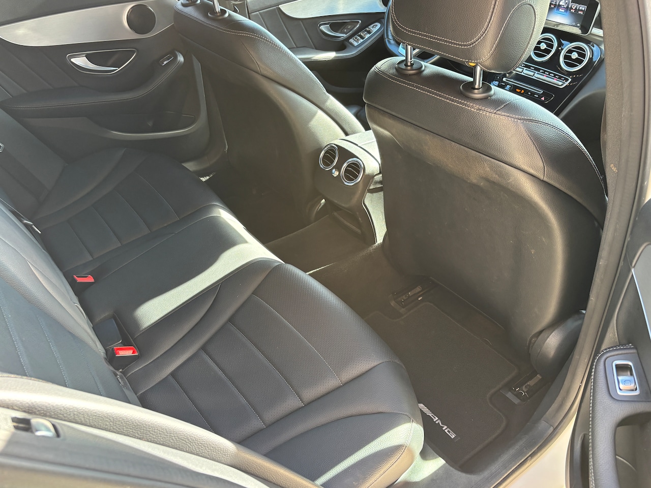 Mercedes-Benz C-klasse Estate - 180 Edition 1 AMG-Line | Night Pakket. Leder. Navi. Led.