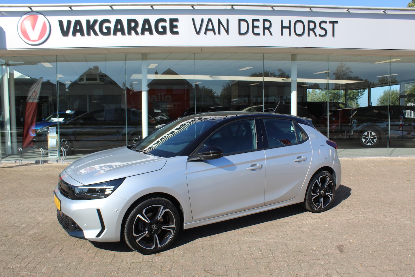 Opel Corsa - 1.2-75pk Sport. In nieuwstaat verkerende Opel Corsa ! Autm. airco, cruise control, Apple C - AutoWereld.nl