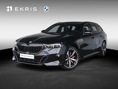 BMW 5-serie Touring - 530e | M Sportpakket Pro | Comfort Access | Driving Assistant Professional | 20 inch | Pan