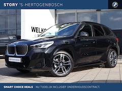 BMW iX1 - eDrive20 M Sport / Trekhaak / Panoramadak / Sportstoelen / Achteruitrijcamera / Harman Kar