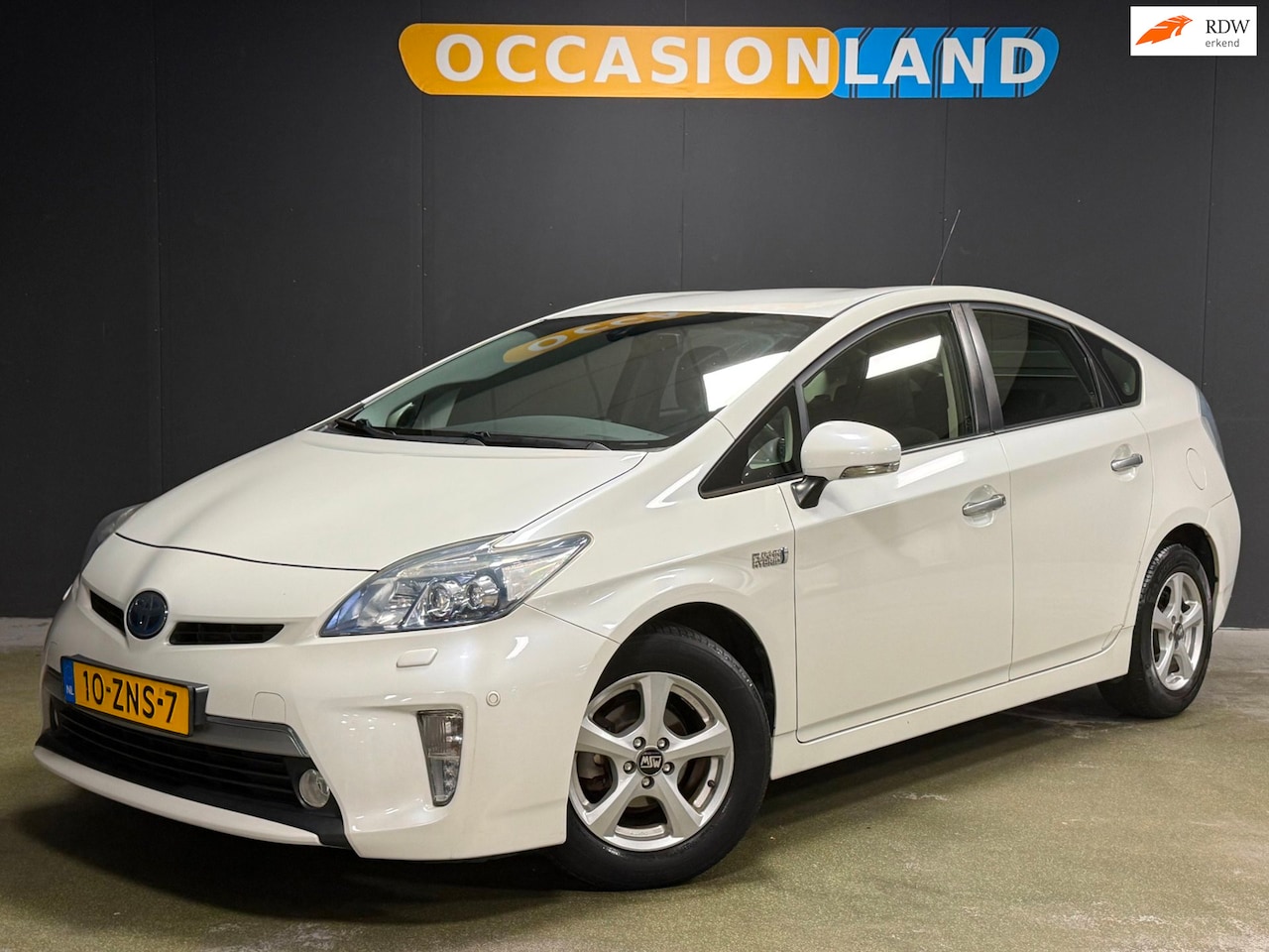 Toyota Prius - 1.8 Plug-in Executive Business|JBL|CAMERA|HUD|STOELV|CRUISE|LEDER|PDC|BLUETOOTH|15INCH| - AutoWereld.nl