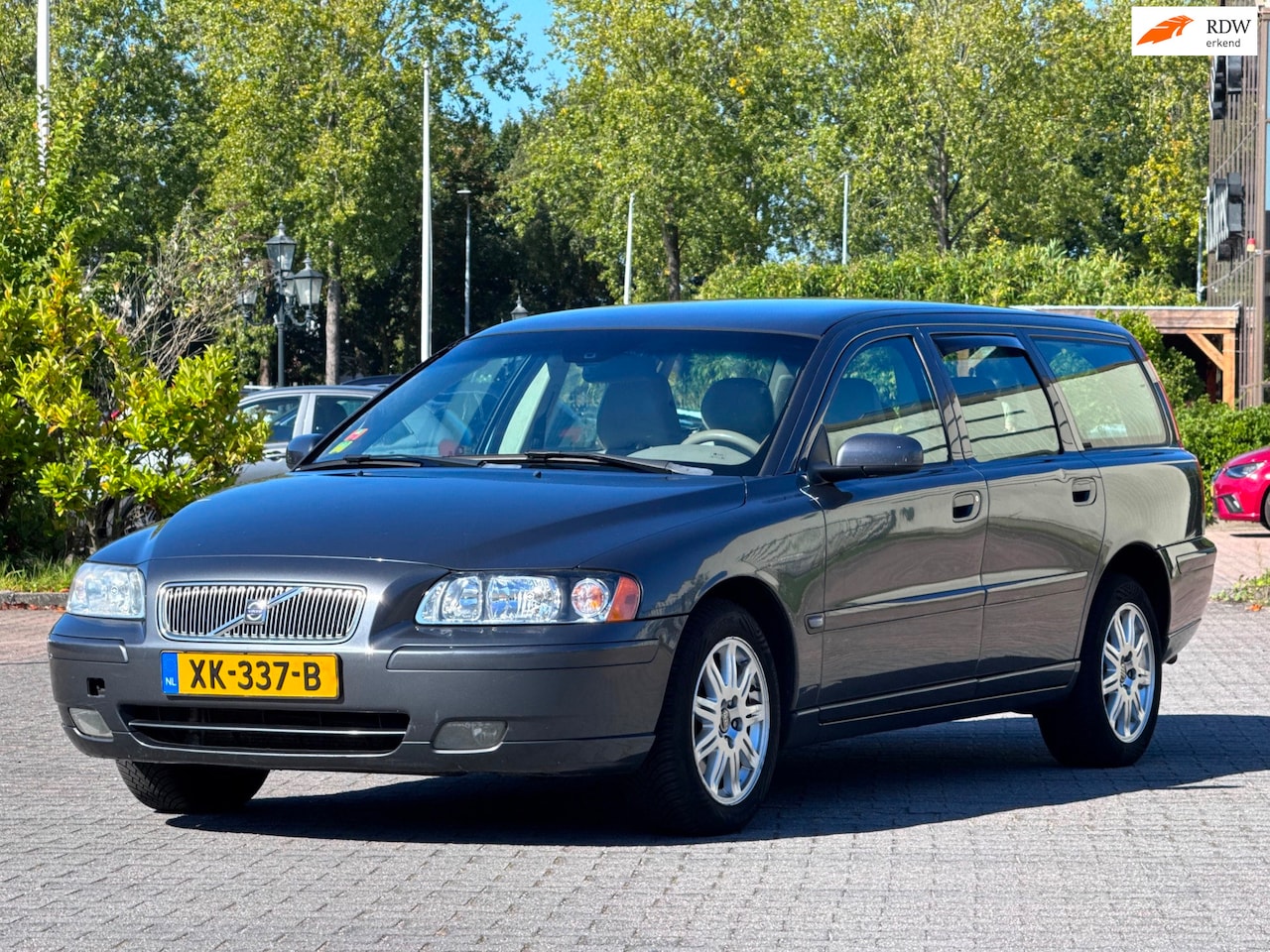 Volvo V70 - 2.4 CNG | Leder stoelen | APK 15-01-2027 | Parkeersensoren | Elektrische ramen en spiegels - AutoWereld.nl
