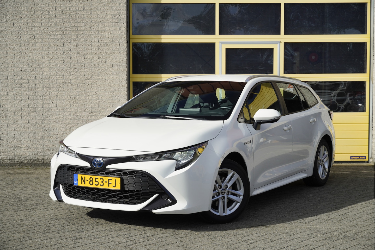 Toyota Corolla Touring Sports - 1.8 Hybrid Automaat! Active BJ2021 Lmv 16" | Led V+A | Pdc | Trekhaak | Achteruitrijcamera - AutoWereld.nl