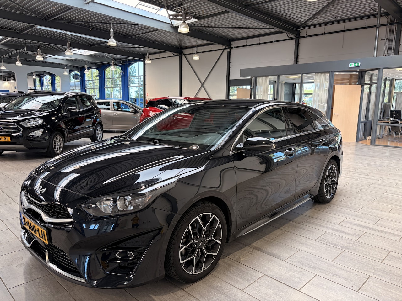 Kia Pro cee'd - 1.5 T-GDi 160 pk GT-Line | Camera | Stoel- en stuurverw. | Adapt. cruise | Half leer | 17" - AutoWereld.nl