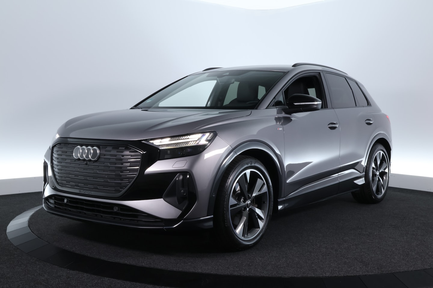 Audi Q4 e-tron - 35 Launch edition Advanced 55 kWh |SONOS|CARPLAY|STOEL VWM|STANDKACHEL|LM VELGEN 20''|ACC| - AutoWereld.nl