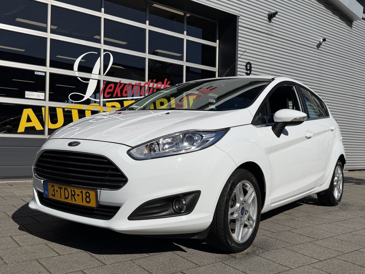 Ford Fiesta - 1.0 EcoBoost Titanium - Navigatie I Airco I Achteruitrij camera I PDC I LED I Sport velgen - AutoWereld.nl