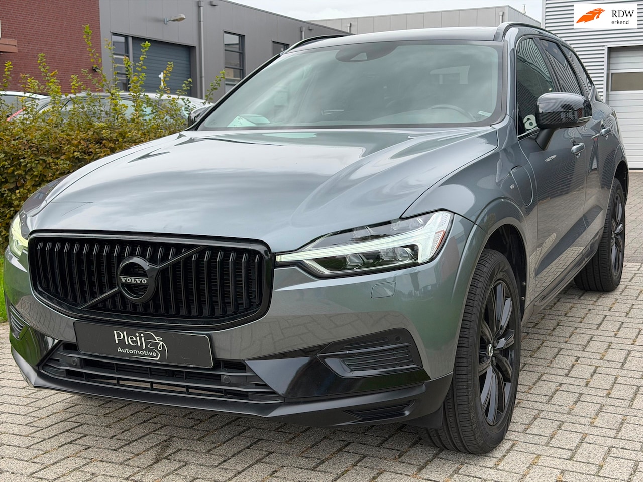 Volvo XC60 - 2.0 T8 Twin Engine AWD Inscription|Pano|Stuurverwarming - AutoWereld.nl