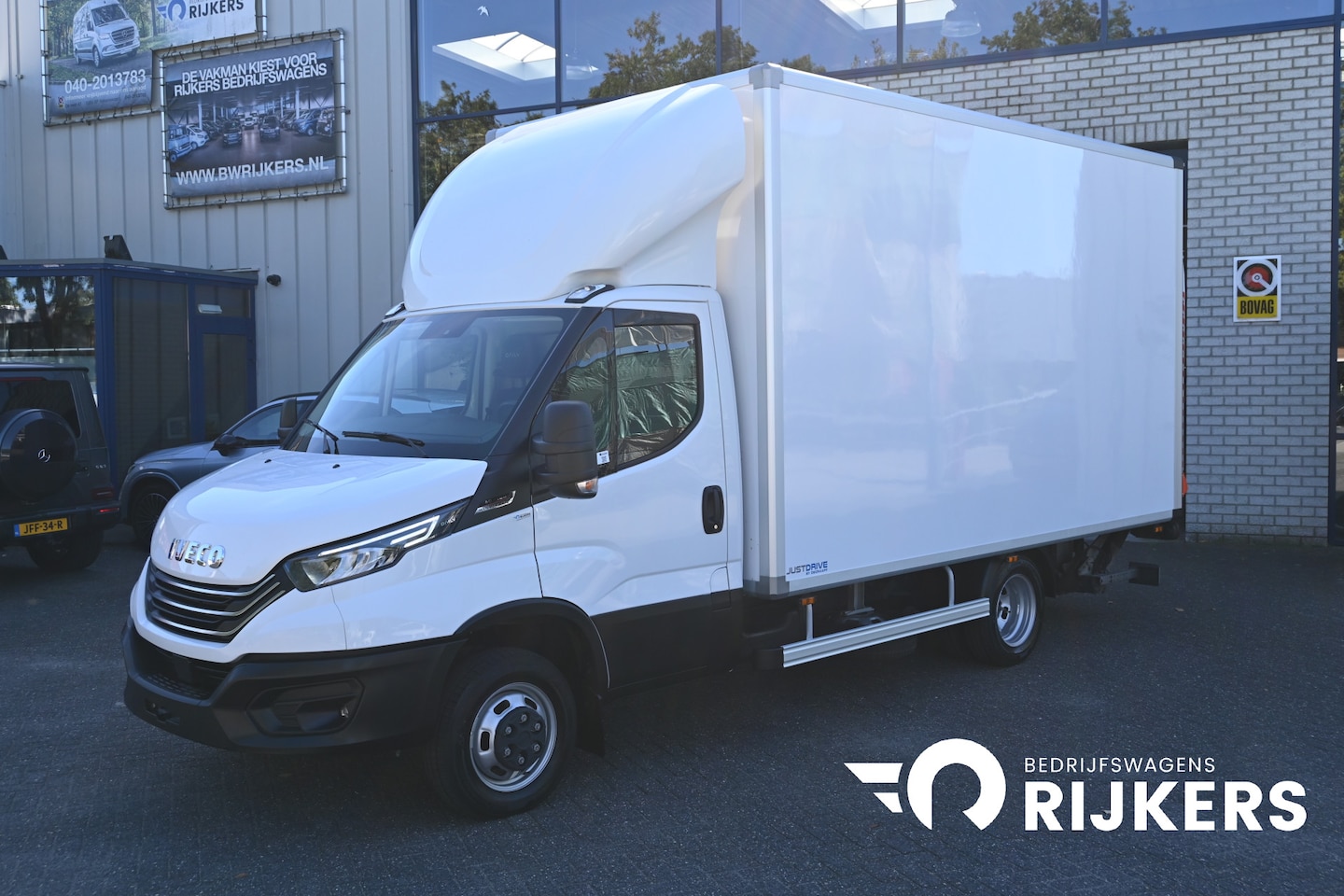 Iveco Daily - 40C18 3.0 HiMatic Bakwagen met Dhollandia laadklep Luchtvering, Trekhaak, ACC, LED, Geveer - AutoWereld.nl