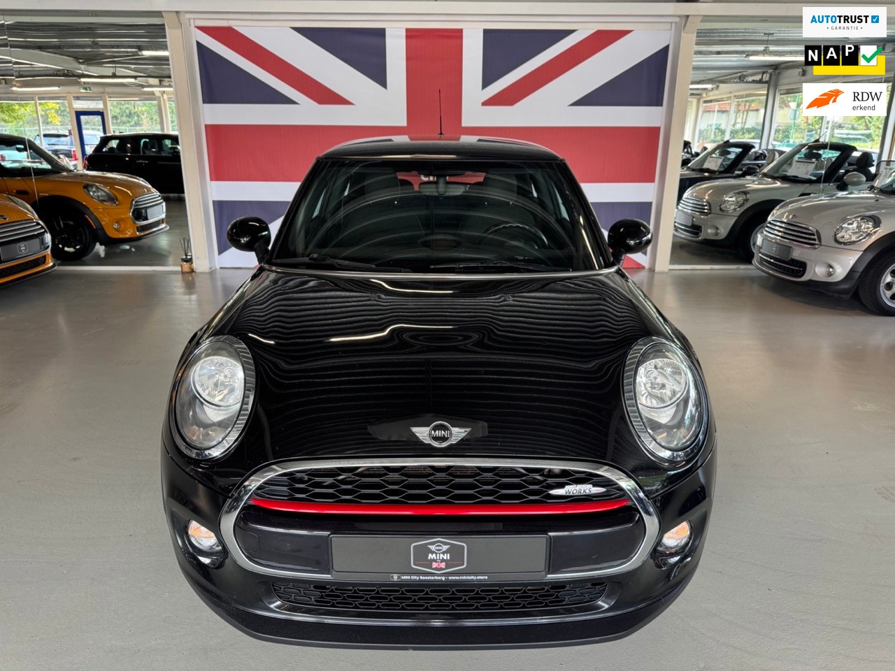 MINI 3-Deurs - 1.5 Cooper Business ( 6 MAANDEN GARANTIE ) - AutoWereld.nl