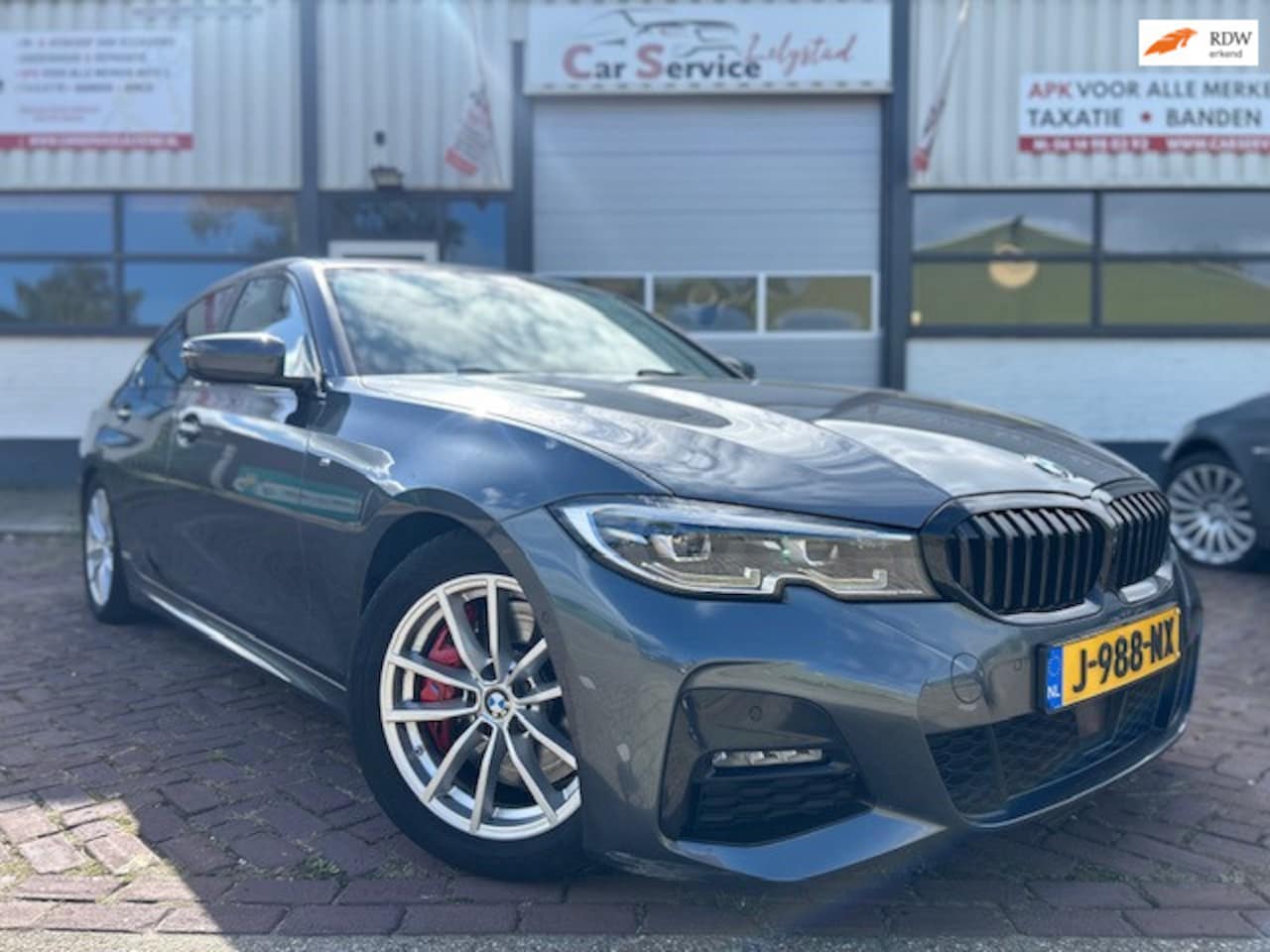 BMW 3-serie - 330e eDrive Edition [INCL-BTW] M-Pakket | Hud|Keyless| Adaptive cruise|..... - AutoWereld.nl