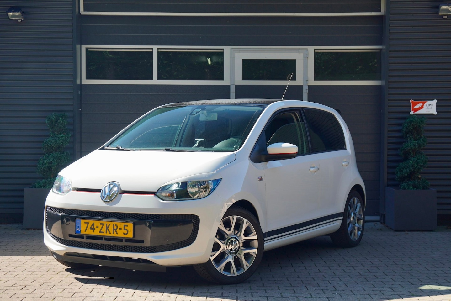 Volkswagen Up! - 1.0 move up! NAVI BLUETOOTH 16" AIRCO - AutoWereld.nl