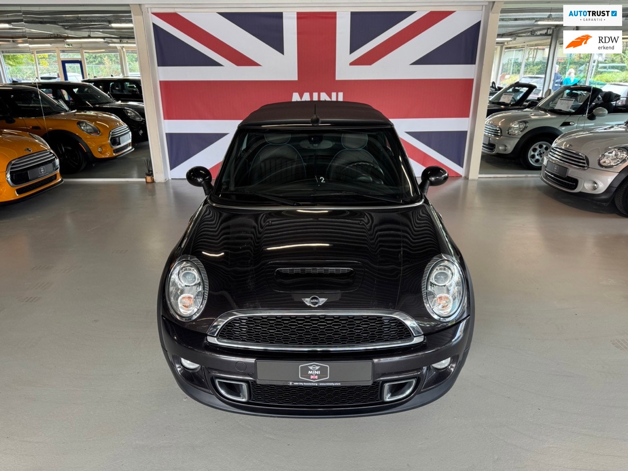 MINI Cabrio - 1.6 Cooper S Chili ( 6 MAANDEN GARANTIE ) - AutoWereld.nl