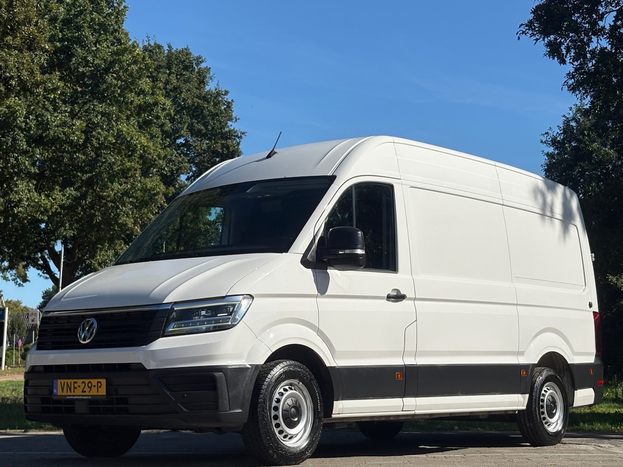 Volkswagen Crafter - 35 2.0 TDI L3H2|177PK|Trekhaak 3000KG|EURO6|achteruitrijcamera|apple carplay|parkeersensor - AutoWereld.nl