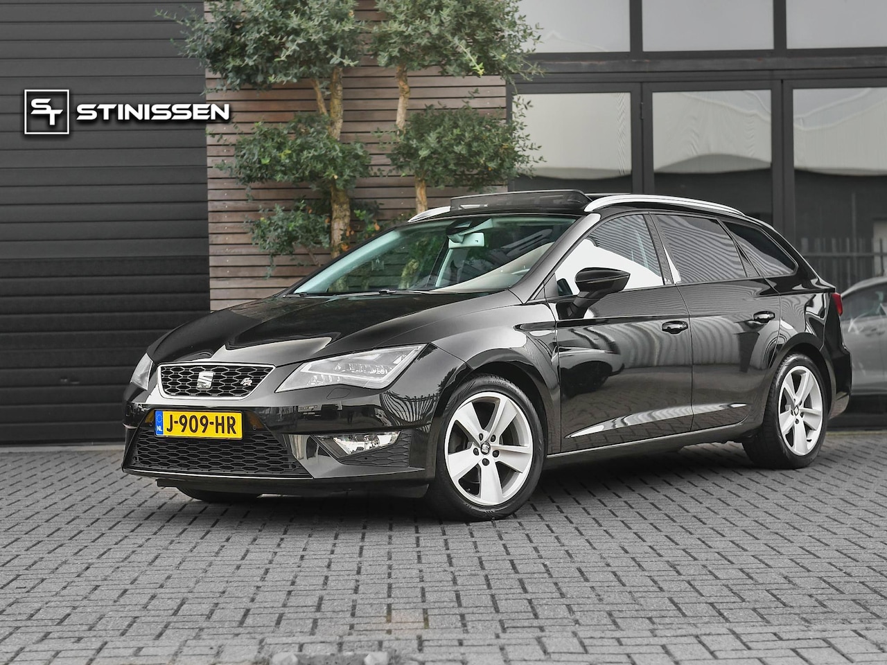 SEAT Leon ST - 1.4 EcoTSI FR Panoramadak trekhaak ACC Stoelverwarming Led Verlichting - AutoWereld.nl