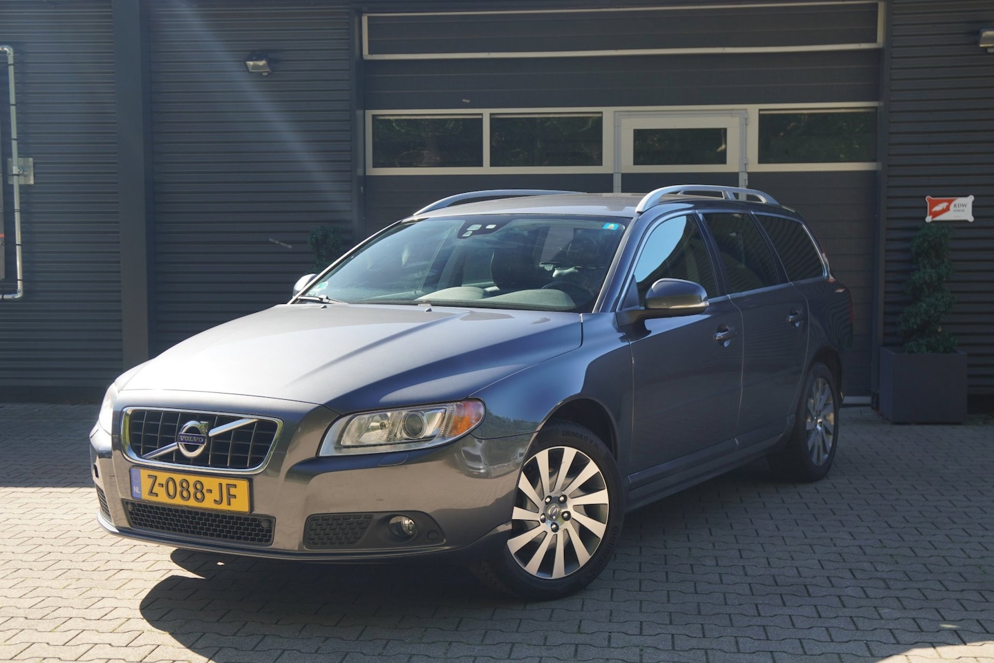 Volvo V70 - 1.6 T4 Summum AUT LEDER MEMORY PDC STOELVERW. - AutoWereld.nl