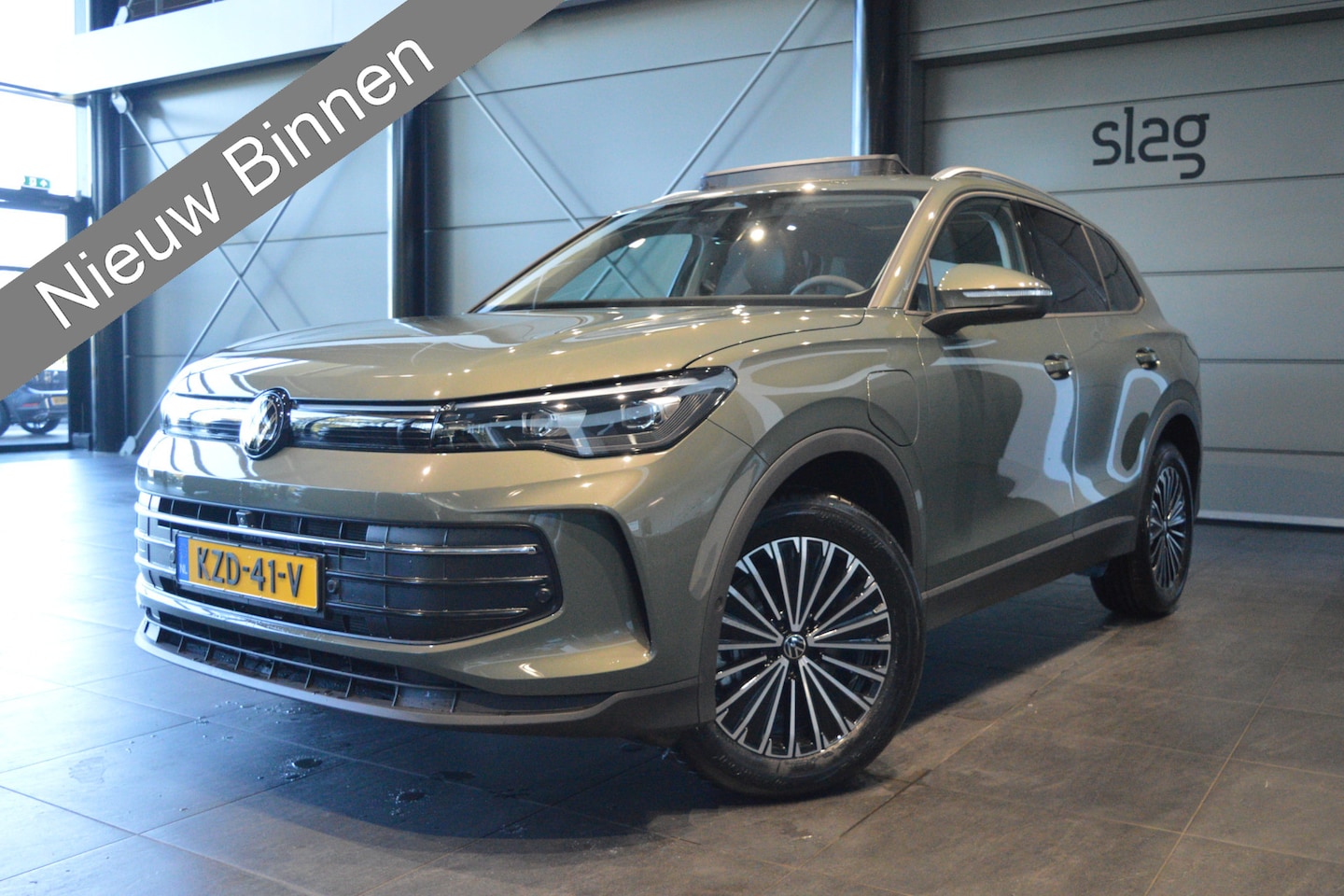 Volkswagen Tiguan - 1.5 eHybrid Life carplay cruise pano camera led 18 inch !! - AutoWereld.nl