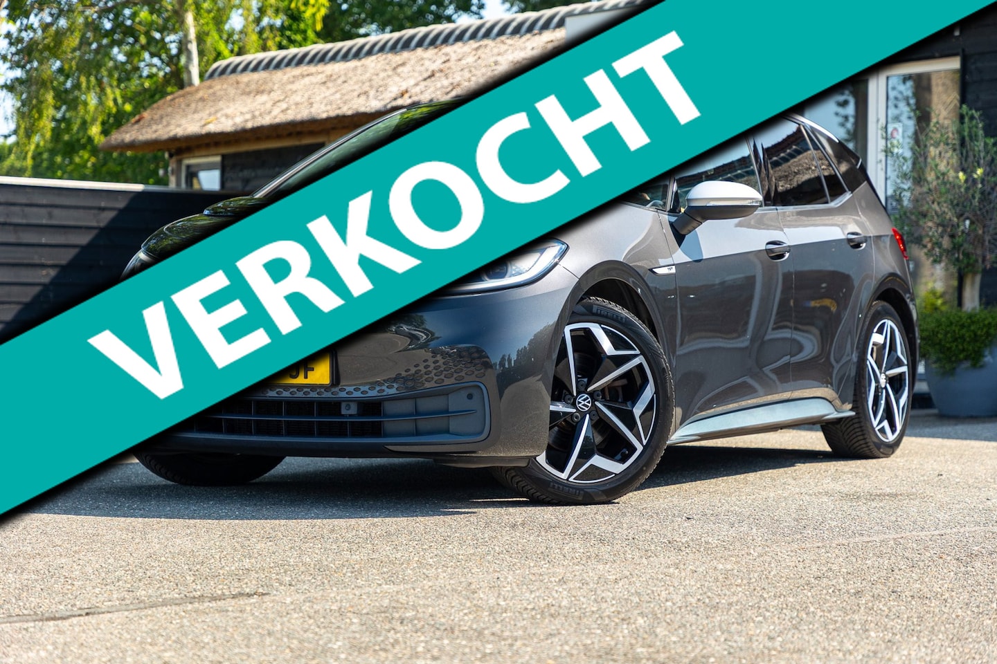 Volkswagen ID.3 - First Plus 58 kWh Soh 89% I Panoramadak I Trekhaak I Adaptive Cruise I Camera I Ergo Activ - AutoWereld.nl