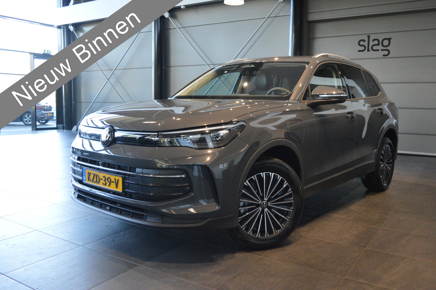 Volkswagen Tiguan - 1.5 eHybrid Life carplay cruise camera led 18 inch !! - AutoWereld.nl