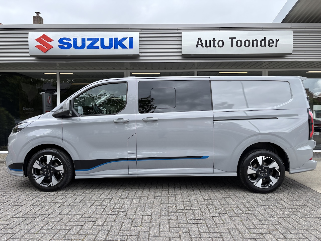 Ford Transit Custom - Sport DC 300 2.0 TDCI-170pk L2H1 Automaat - AutoWereld.nl