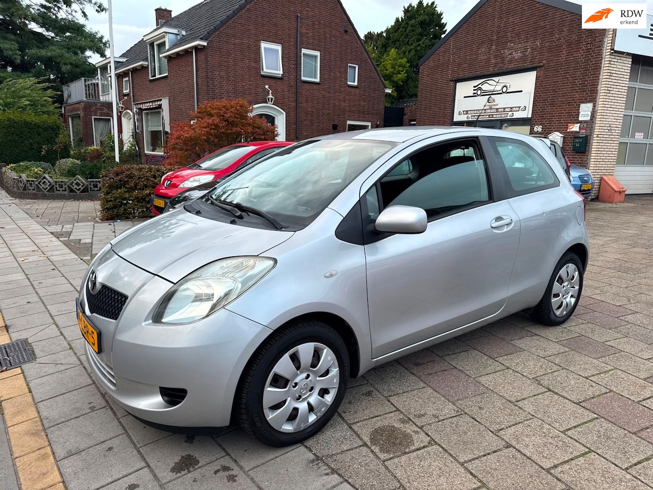 Toyota Yaris - 1.3 VVT-i Sol 1.3 VVTi Sol - AutoWereld.nl