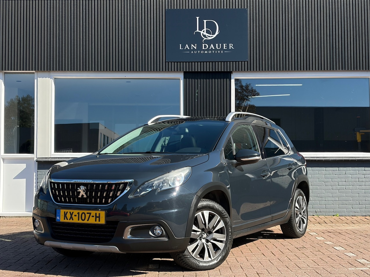 Peugeot 2008 - 1.2 PureTech Allure / Pano / Riem VV / Leder - AutoWereld.nl