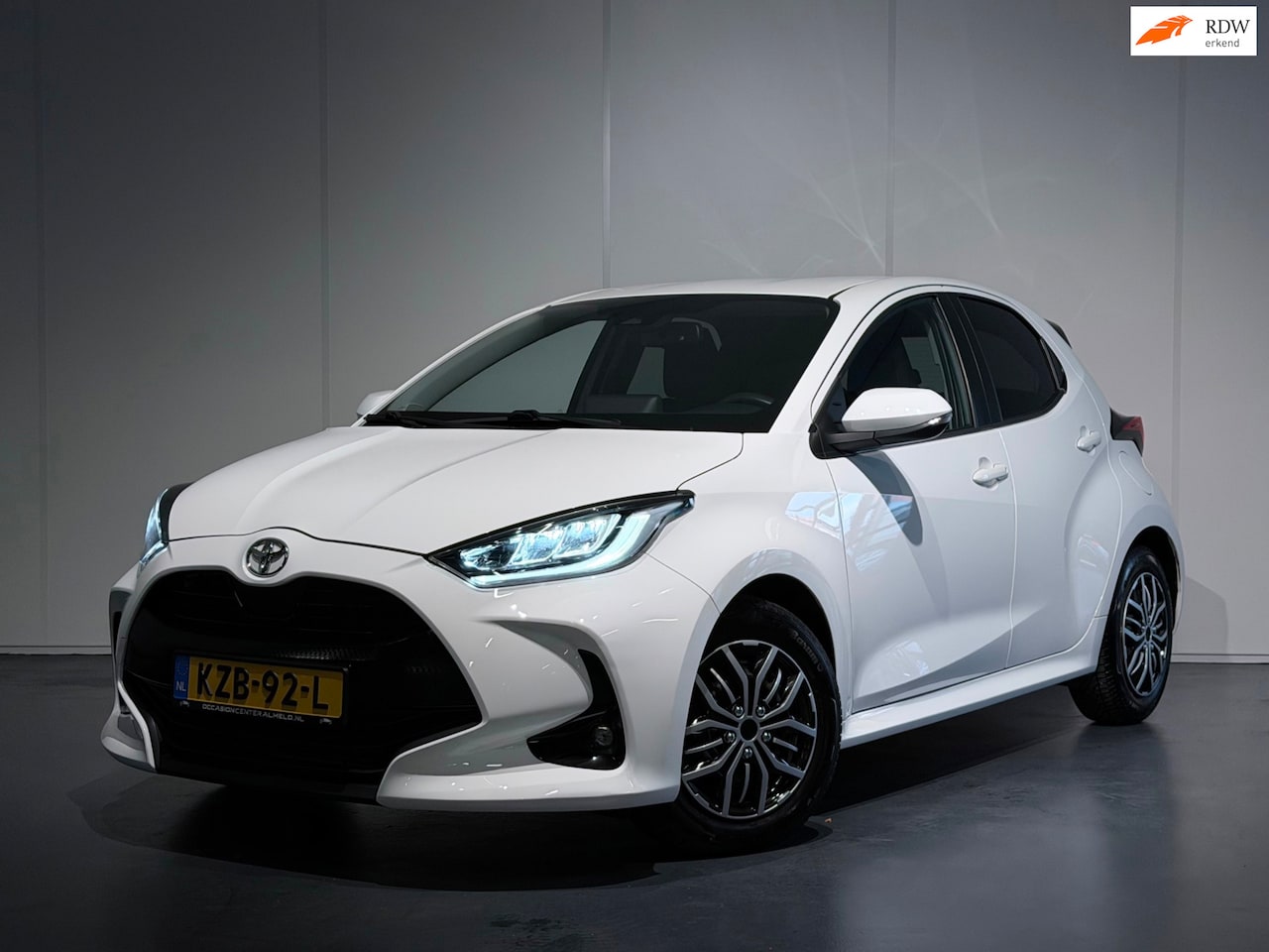 Toyota Yaris - 1.5 VVT-i Active /Clima/Cruise/Keyless/CarPlay/LED/HeadUp/Camera/Bots/LaneAss - AutoWereld.nl