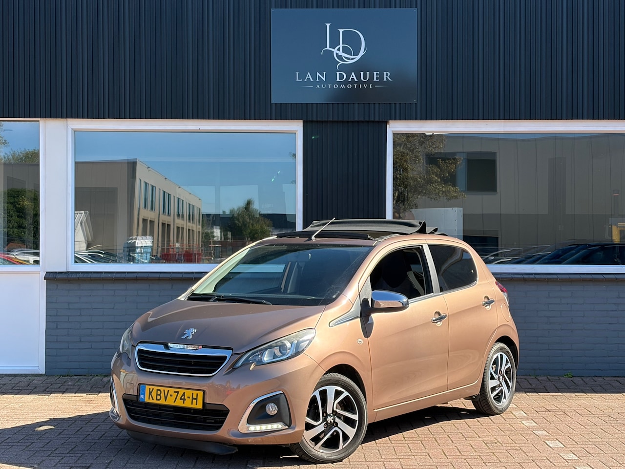 Peugeot 108 - 1.2 Puretech Allure / Schuifdak / Airco / 5DRS - AutoWereld.nl