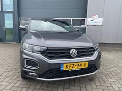 Volkswagen T-Roc - 1.5 TSI Sport Stuurverw / Stoelverw / Cruise c / Navi / Camera / PDC Apple carplay - Android Auto