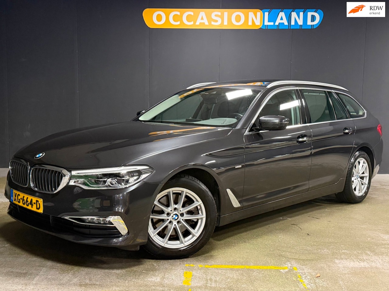 BMW 5-serie Touring - 520i Corporate Lease High Executive|PANO|LED|TREKHAAK|LEDER|SFEER|HARMAN|MEMORY|CRUISE|STO - AutoWereld.nl